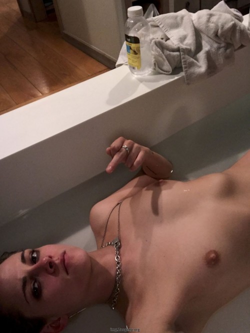 Kristen-Stewart-Naked-Leaks-29.jpg