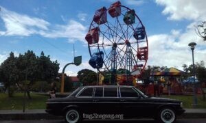 FERRIS-WHEEL-COSTA-RICA.-MERCEDES-W123-300D-FUN-PARK-TOURS.jpg